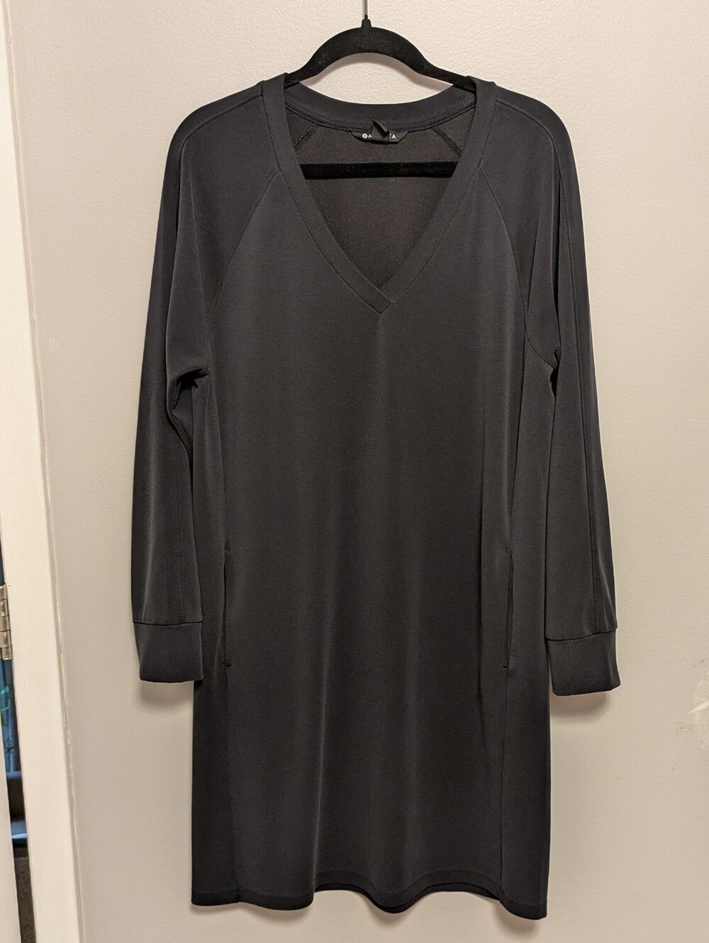 Athleta Coaster Luxe V-Neck Sweatshirt Dress Black